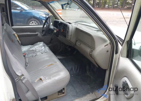 1998 Chevrolet C1500 Fleetside W/T из США, поврежденный, VIN 1GCEC14W7WZ276147